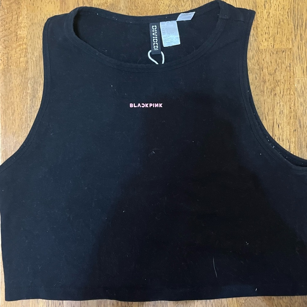 Black pink cropped sleeveless shirt